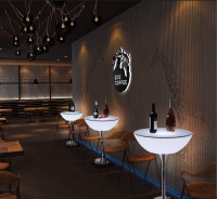 Стол светящийся квадратный на металическом основании 60х60х96